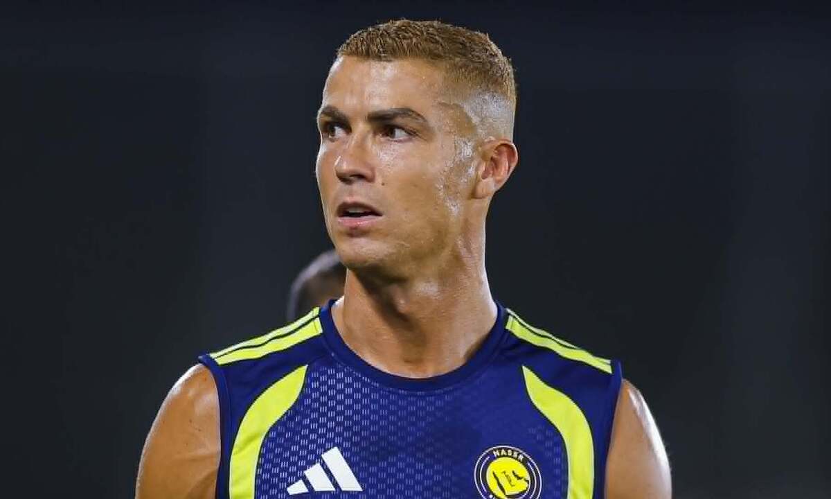 Ronaldo đổi kiểu tóc sau đám cưới
