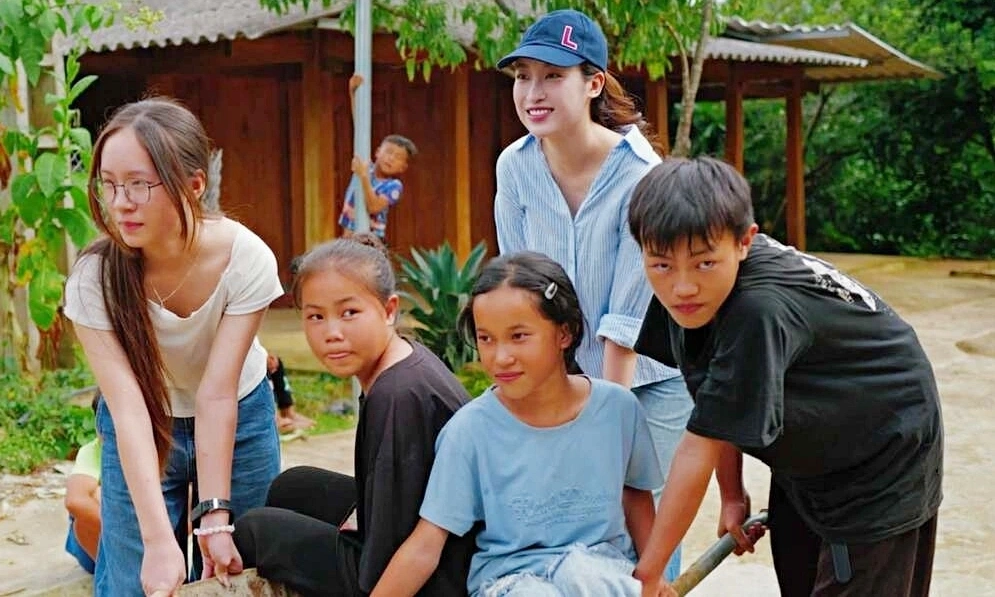 Đỗ Mỹ Linh kỷ niệm 10 năm đăng quang Hoa hậu Việt Nam