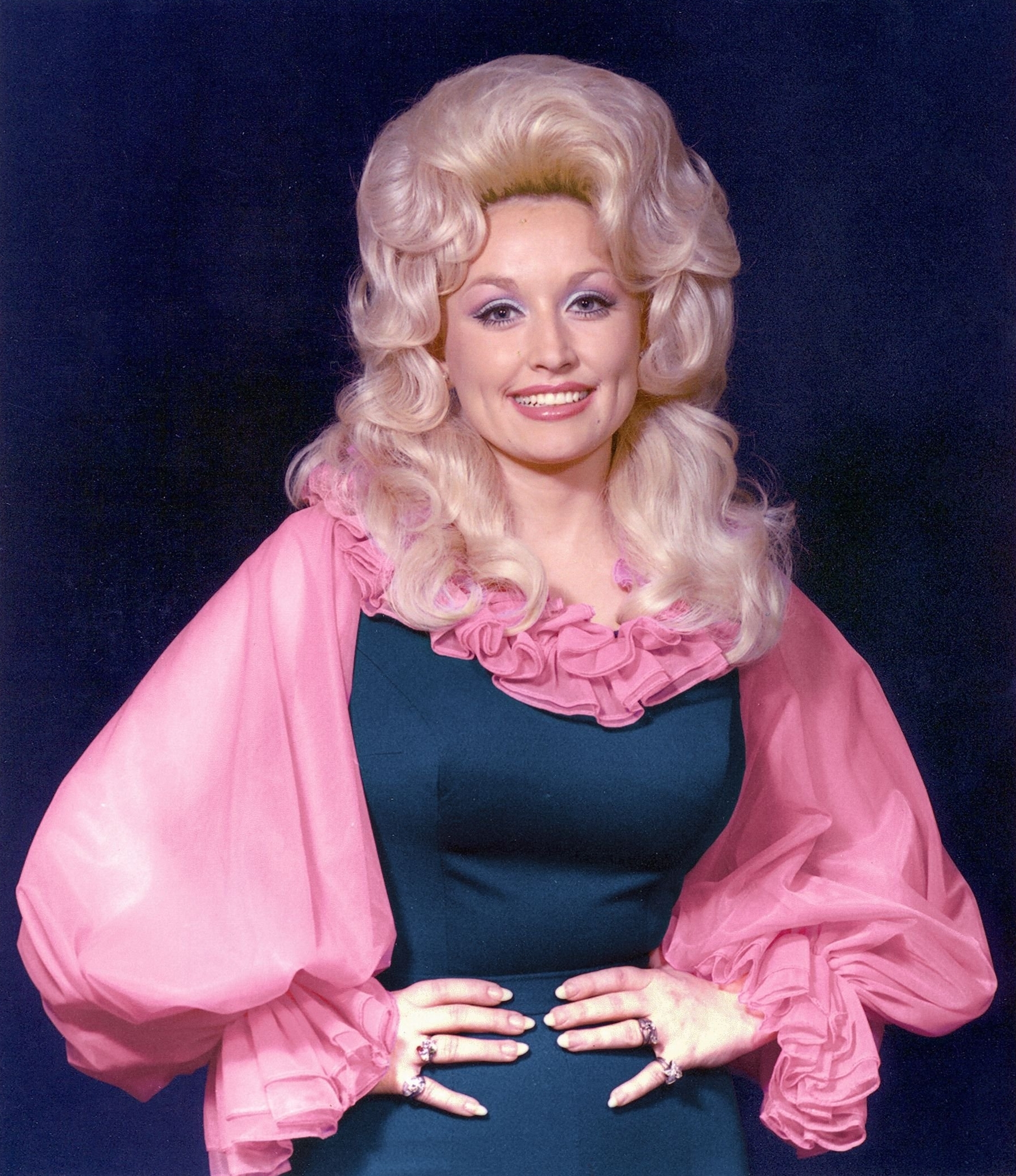 Dolly Parton - 'cĂ´ bĂşp bĂŞ quĂŞ mĂąa' cá»§a lĂ ng mốt - Báo VnExpress Giải trĂ
