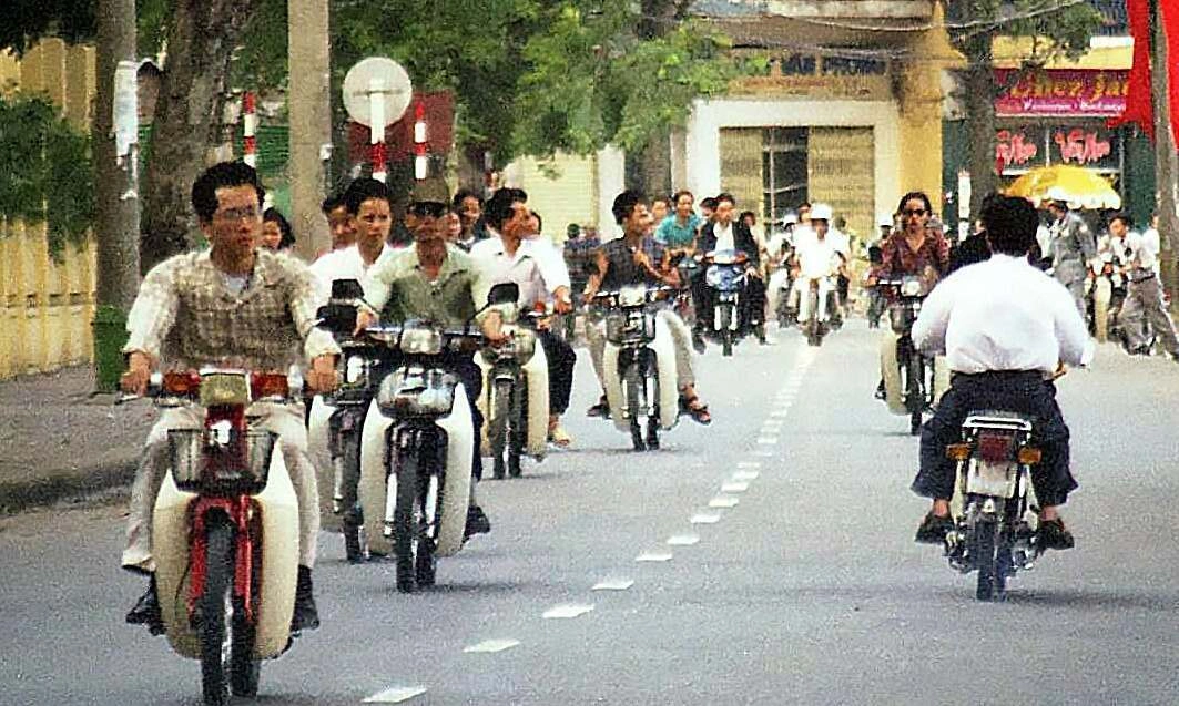 Đường phố Hà Nội cuối thập niên 1990 qua ống kính nhiếp ảnh gia Nhật