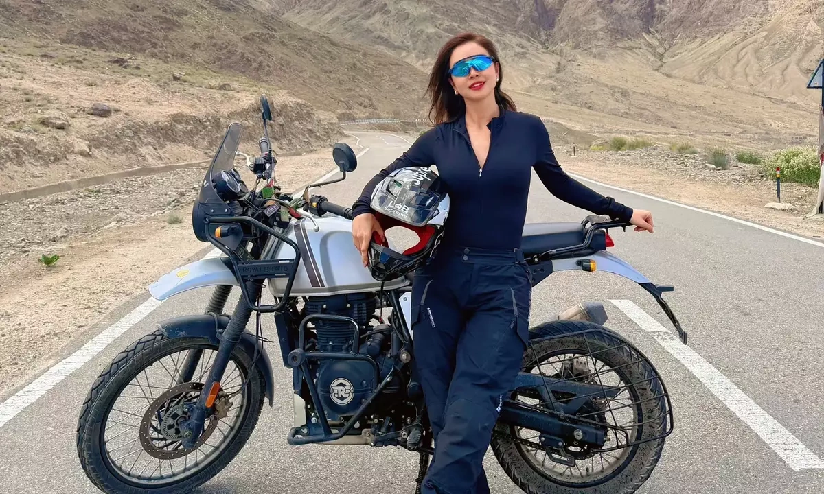 Jennifer Phạm mặc năng động khi du lịch Ladakh, Tây Tạng