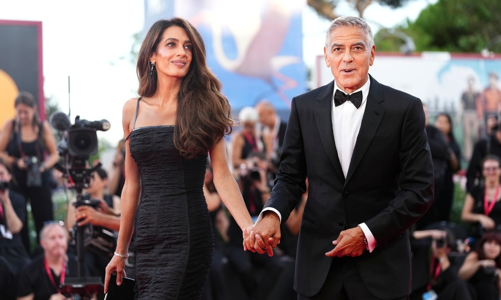 Vợ chồng George Clooney bên dàn sao mở màn LHP Venice
