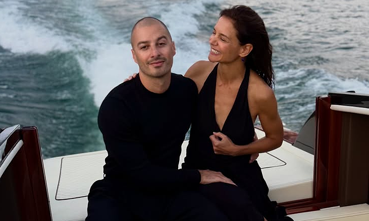 Katie Holmes du lịch Italy cùng tình trẻ