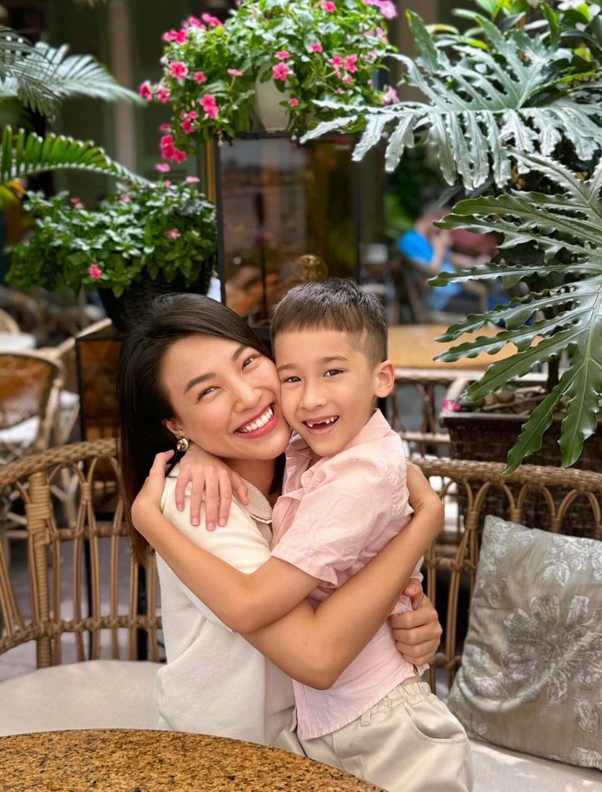 Nhịp sống tươi vui của Á hậu Hoàng Oanh