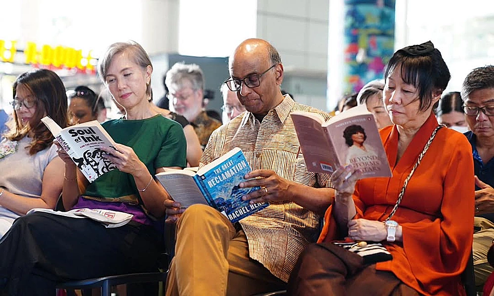 Singapore tặng tiền để người dân đọc sách