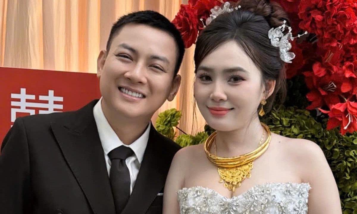 Khoảnh khắc hạnh phúc trong lễ vu quy đậm chất miền Tây của ca sĩ Hoài Lâm và cô dâu Ngọc Trinh.