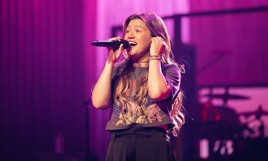 Kelly Clarkson bức xúc khi bị nhân viên bán hàng khinh thường, coi thường