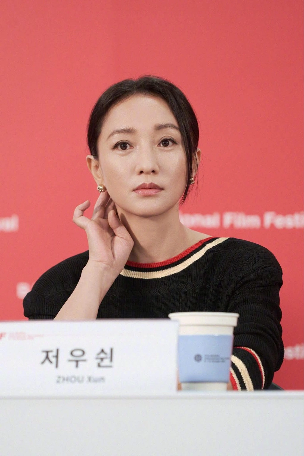 Diễn viên Châu Tấn ở buổi họp báo ra mắt phim tại Liên hoan phim Busan. Ảnh: BIFF