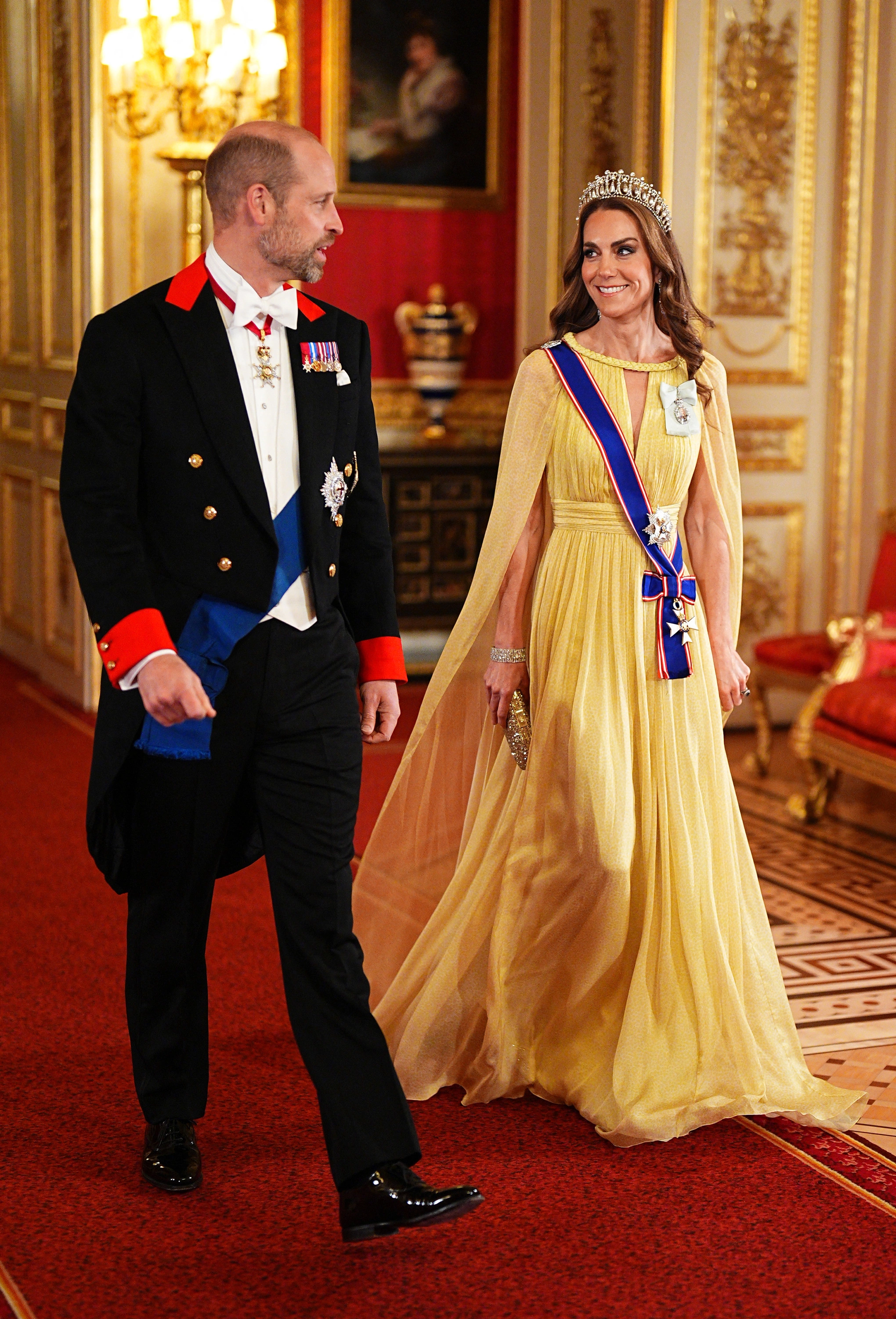 Hình minh họa: Vương phi Kate Middleton mặc lộng lẫy ở quốc yến