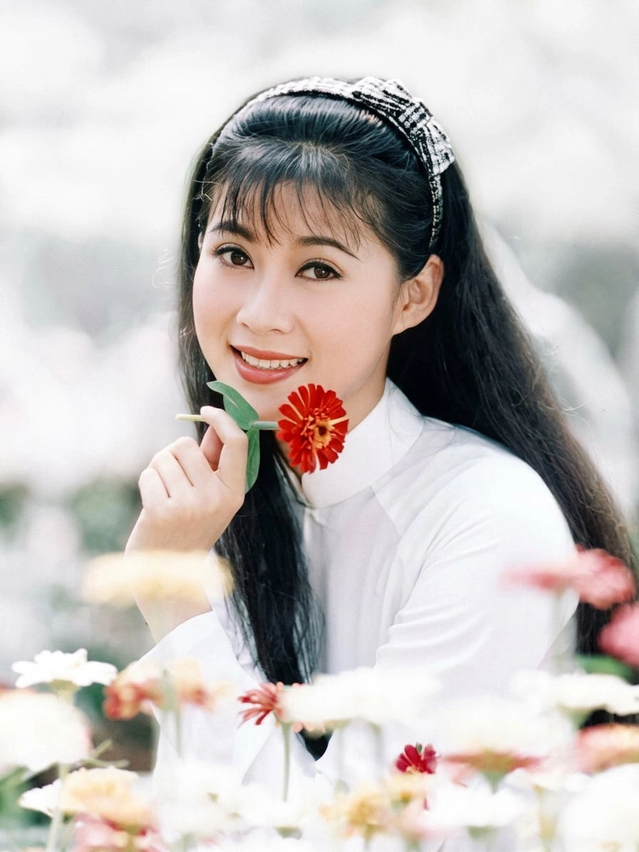 Nhan sắc khuynh đảo một thời của Diễm Hương