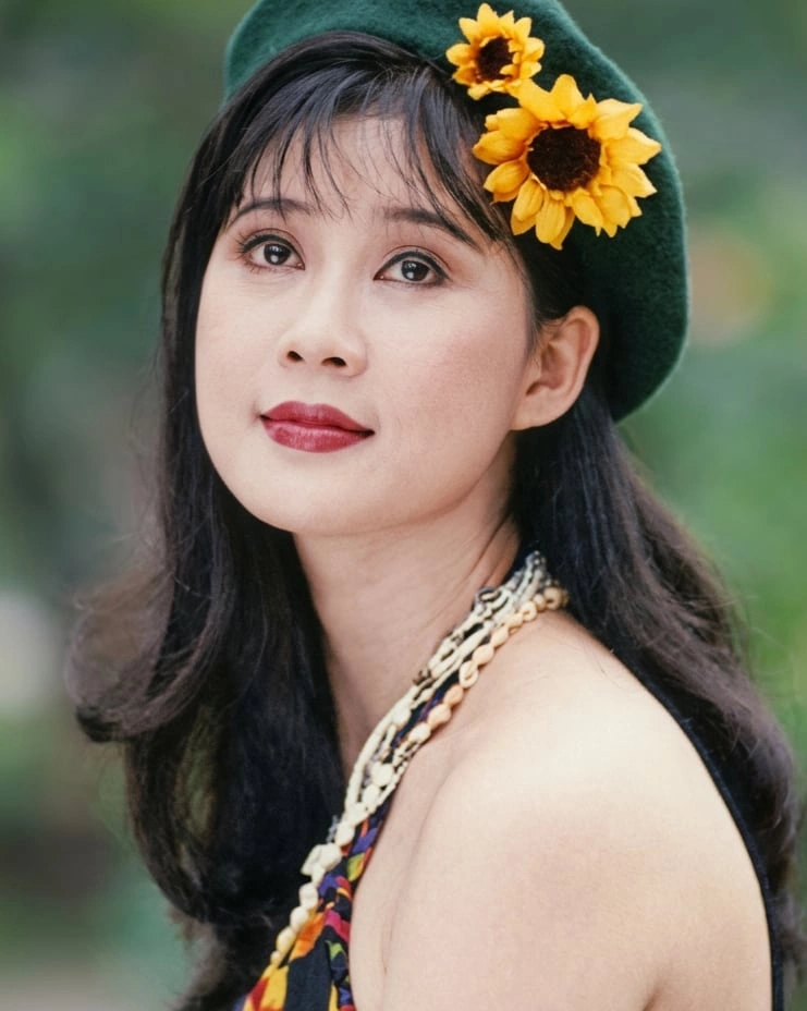 Nhan sắc khuynh đảo một thời của Diễm Hương